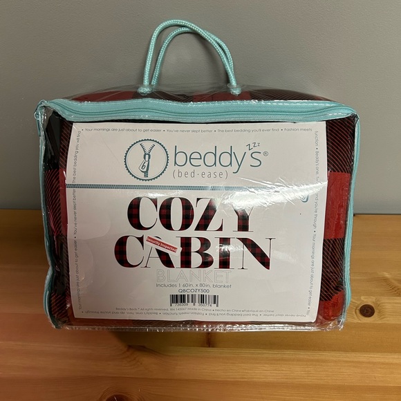 NWT beddys Cozy Cabin Blanket - Picture 1 of 2